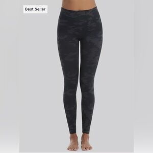 Spanx EcoCare Seamless Leggings Black Camo Size Small NWT